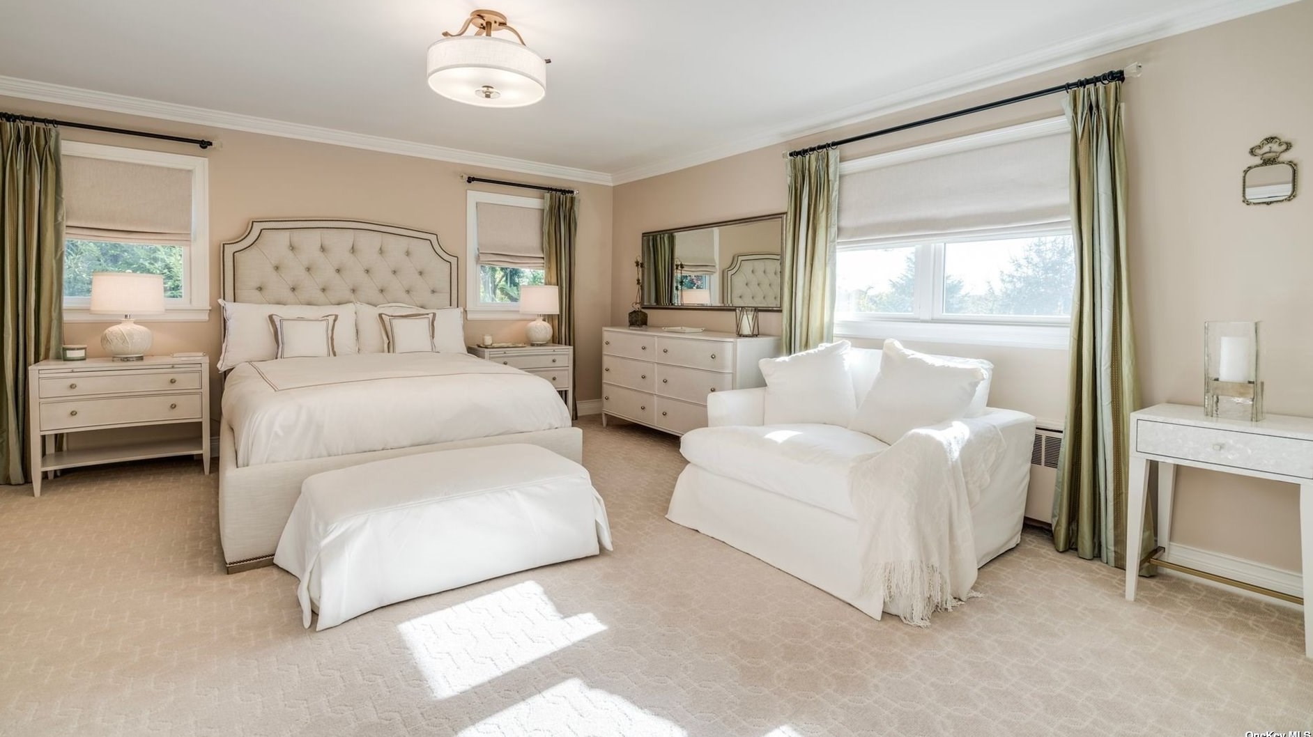 18 Briarcliff Pl, Hunt NY  11743-1826 exterior