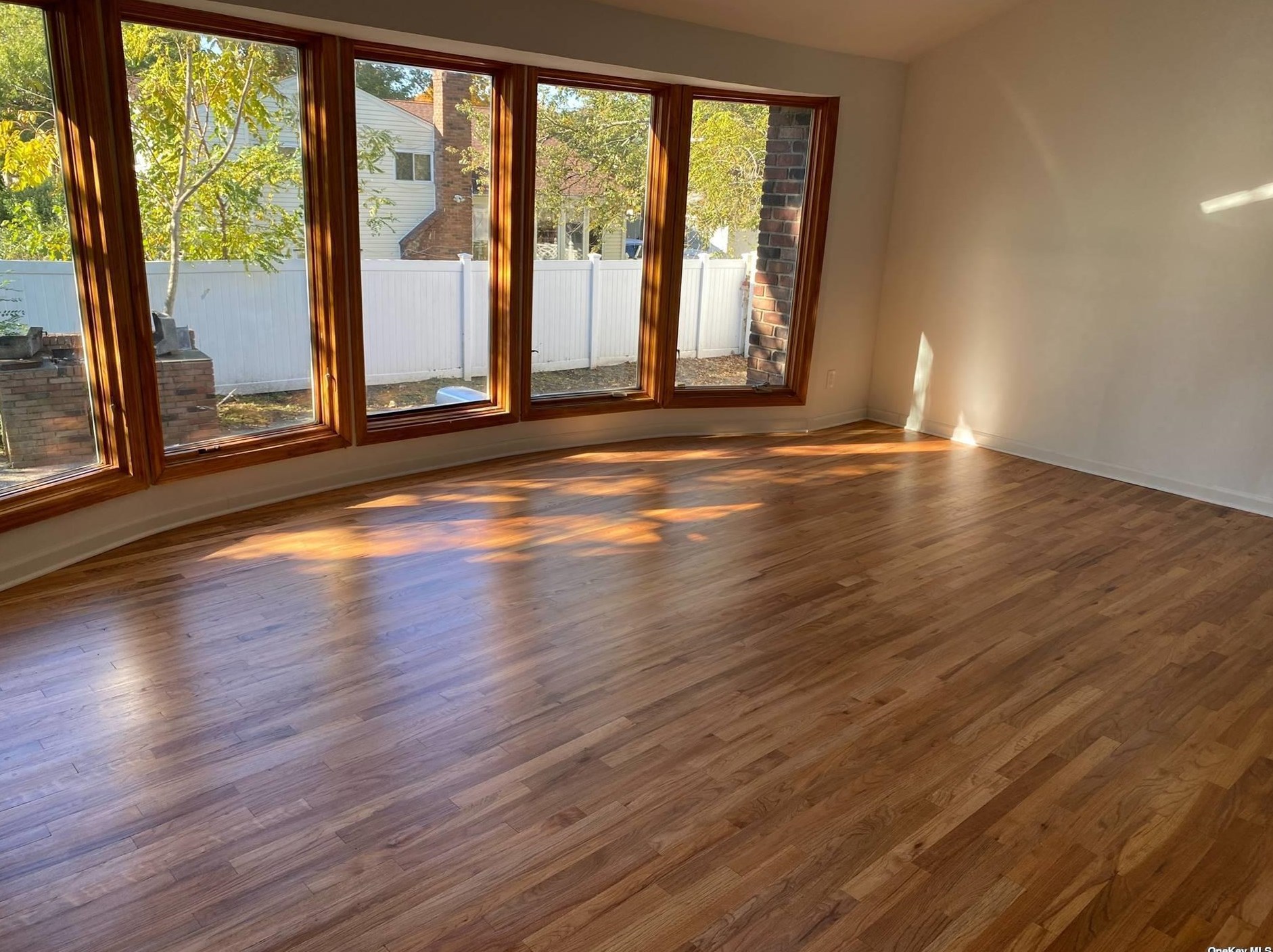 1360 Tanwood Dr, North Baldwin, NY 11510-1933