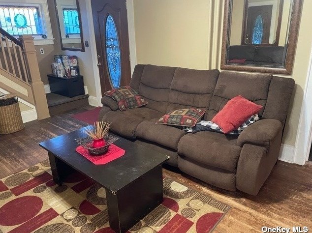 996 Davison Pl, North Baldwin, NY 11510-3309