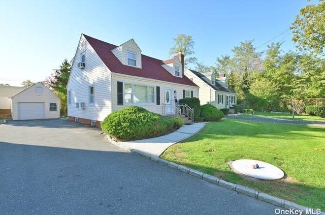 60 Russell St, East Hills, NY 11577-1342
