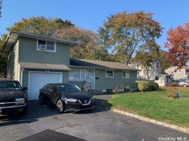 132 Applegate Dr, Central Islip, NY 11722