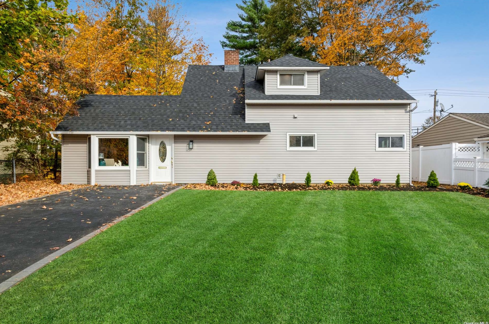 111 Blacksmith Rd, Plainedge, NY 11756-3126