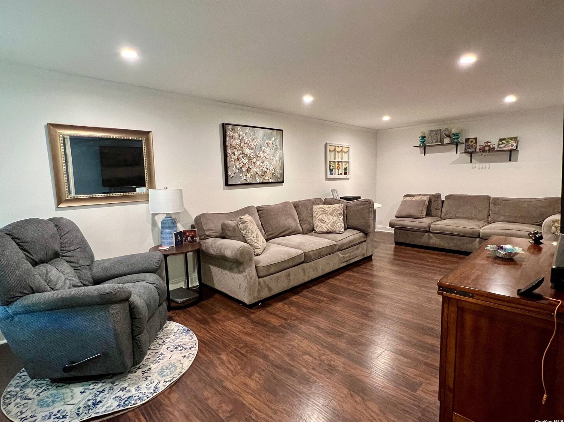 279 Sagamore Hills Dr, Prt Jefferson Station, NY 11776-3531