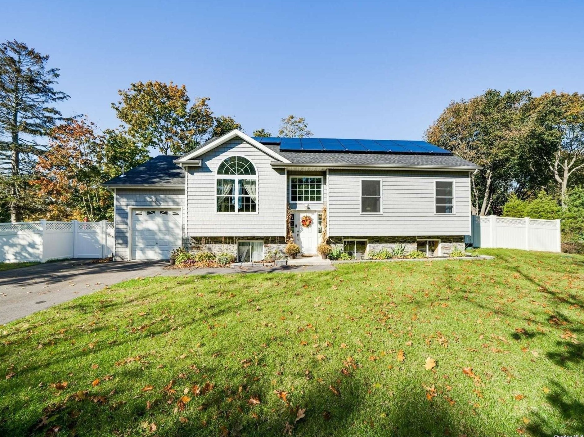 46 Dunton Ave, Canaan Lake, NY 11772-5540