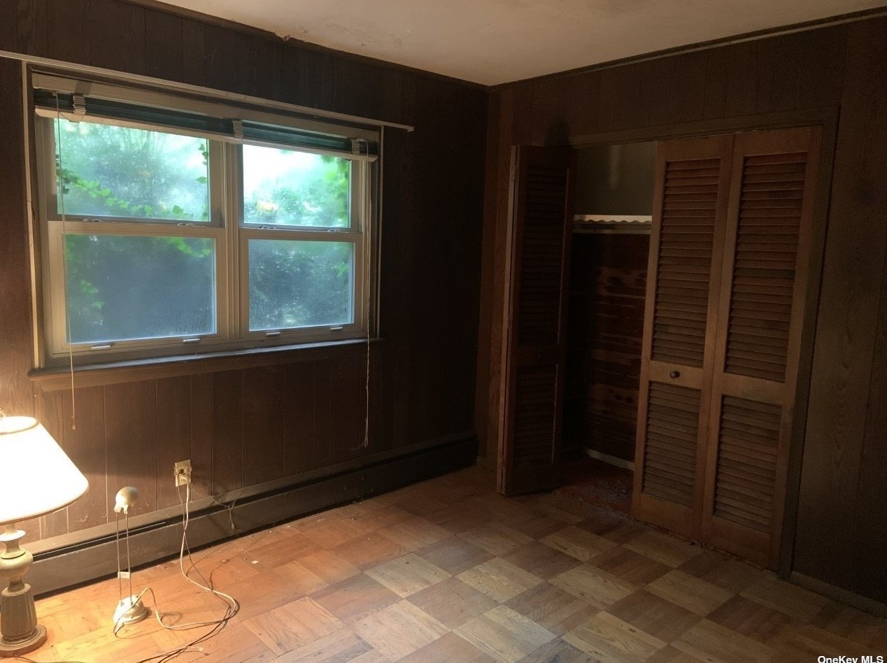 2 Bower Pl, Hunt NY 11743-2607 exterior