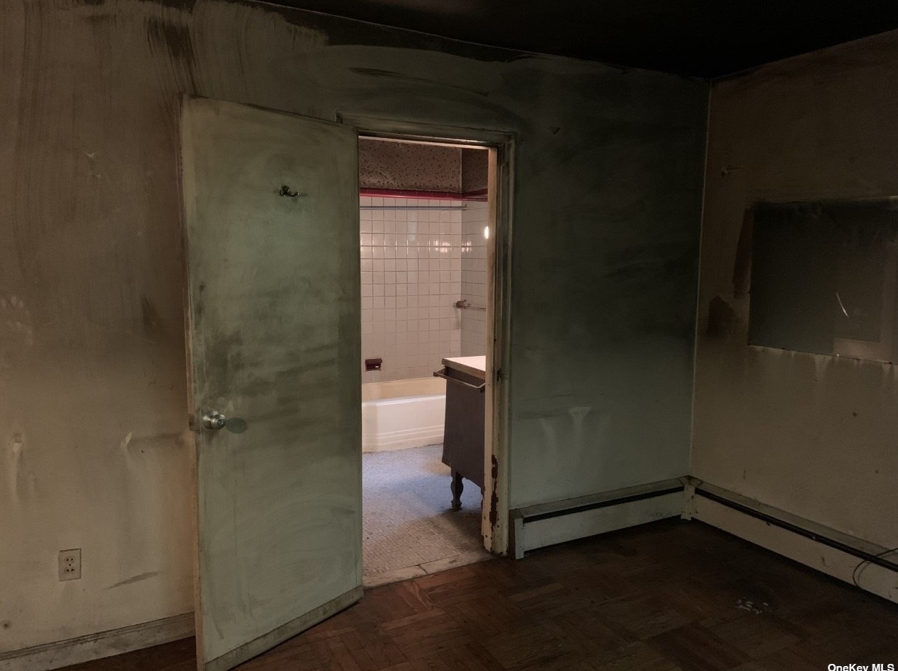 2 Bower Pl, Hunt NY 11743-2607 exterior