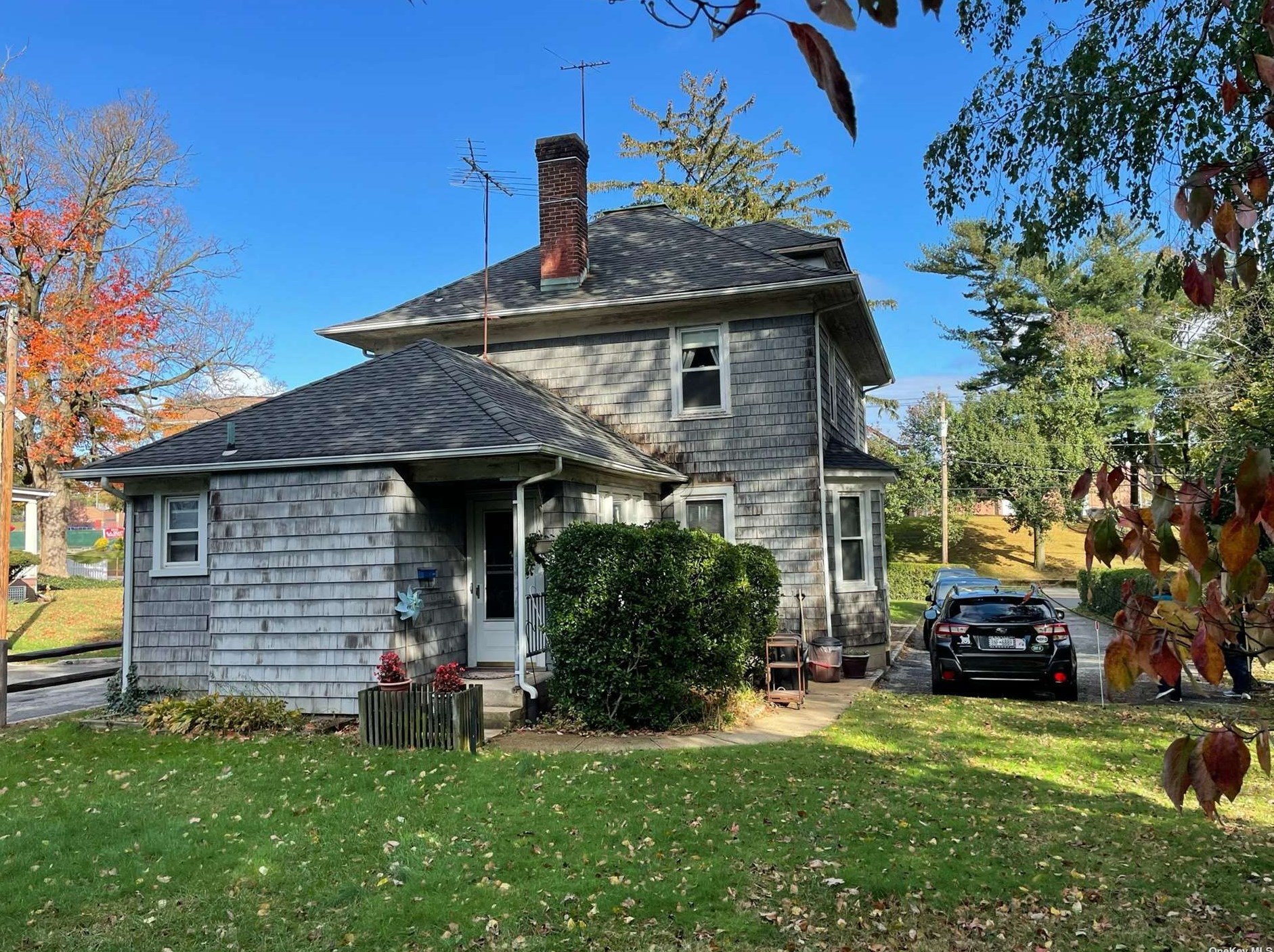 15 Dosoris Ln, Glen Cove, NY 11542-1539