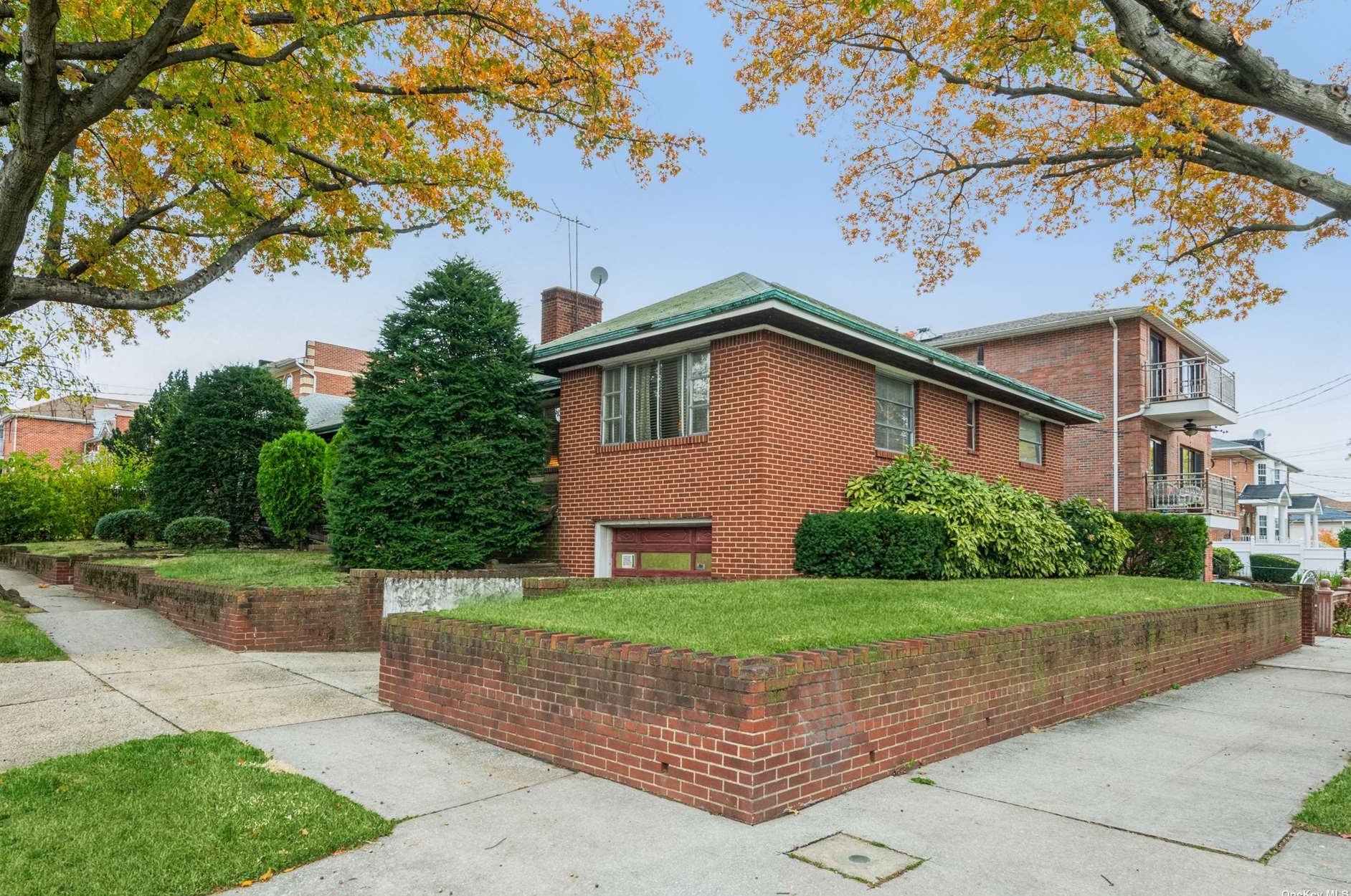 61-49 167th St, Flushing, NY 11365-1125