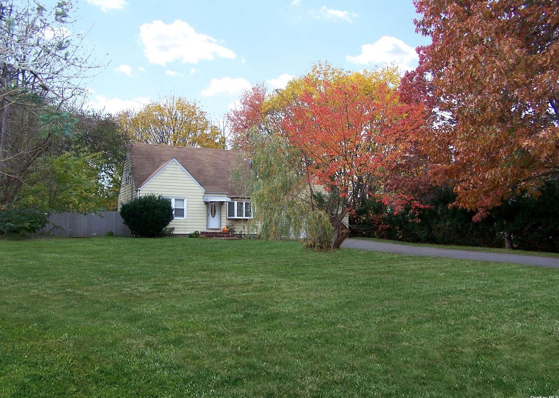 36 Dare Rd, Selden, NY 11784-2004