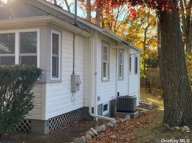 24 Canary Rd, Rocky Point, NY 11778-9538