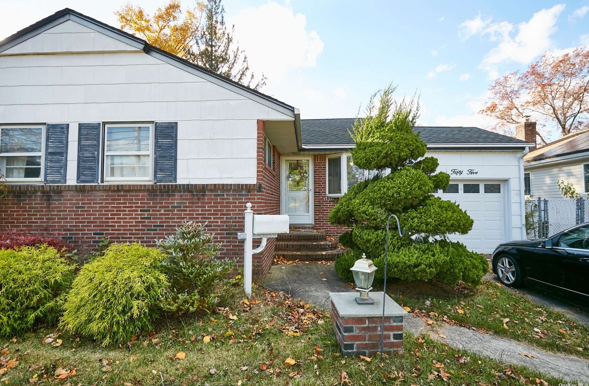 55 Hempstead Ave, Malverne, NY 11565-2019