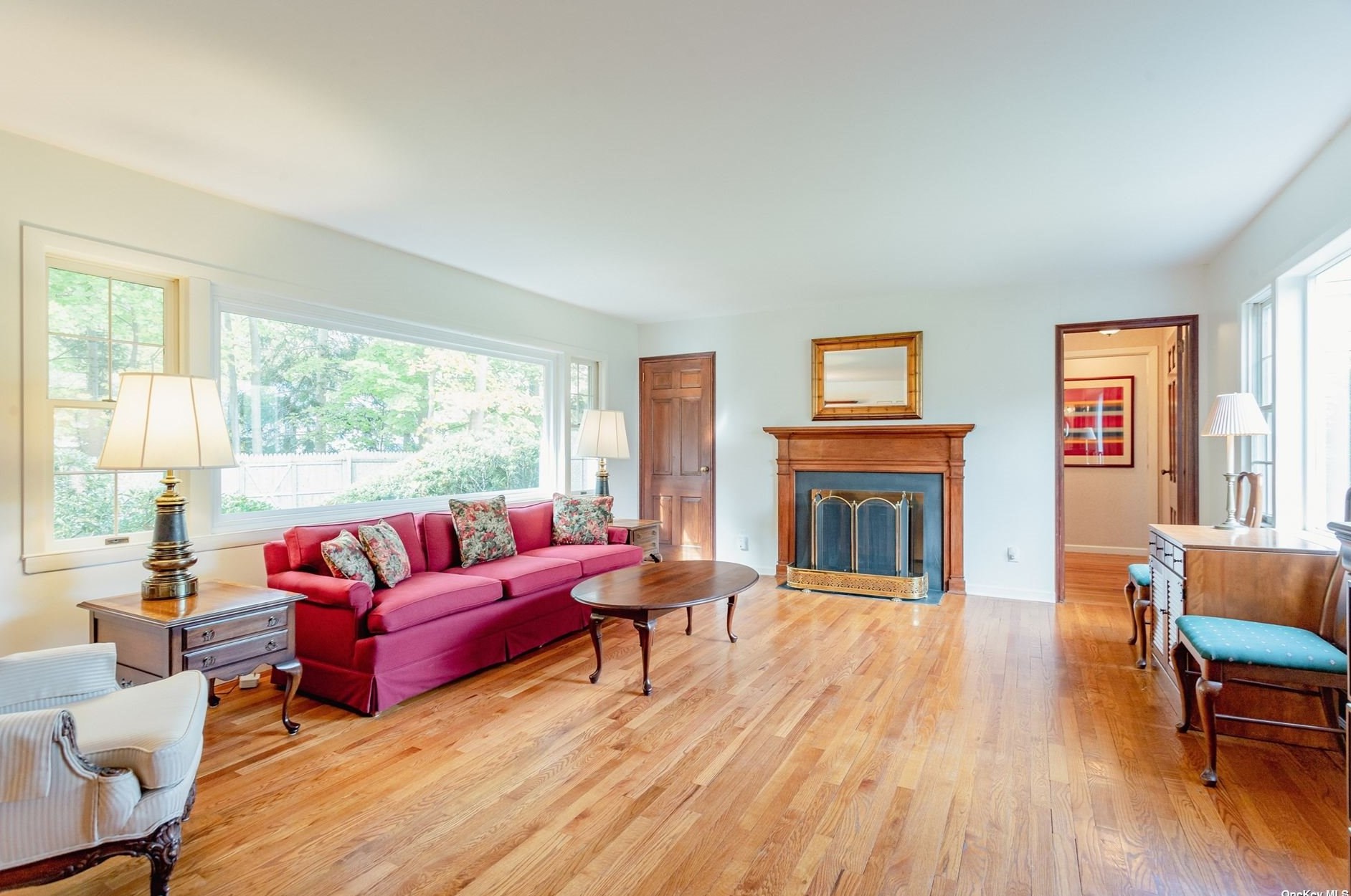 5 Fleetwood Dr, Hunt NY 11743-1332 exterior