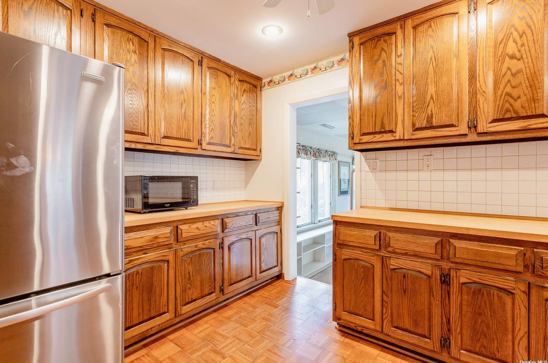 5 Fleetwood Dr, Hunt NY 11743-1332 exterior