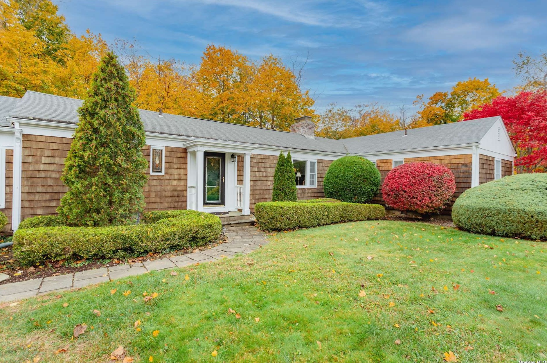 5 Fleetwood Dr, Hunt, NY 11743-1332