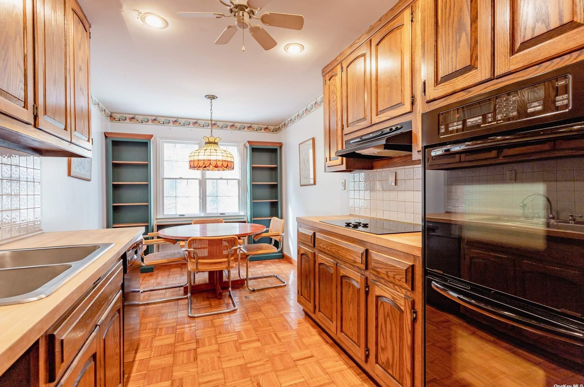 5 Fleetwood Dr, Hunt NY 11743-1332 exterior