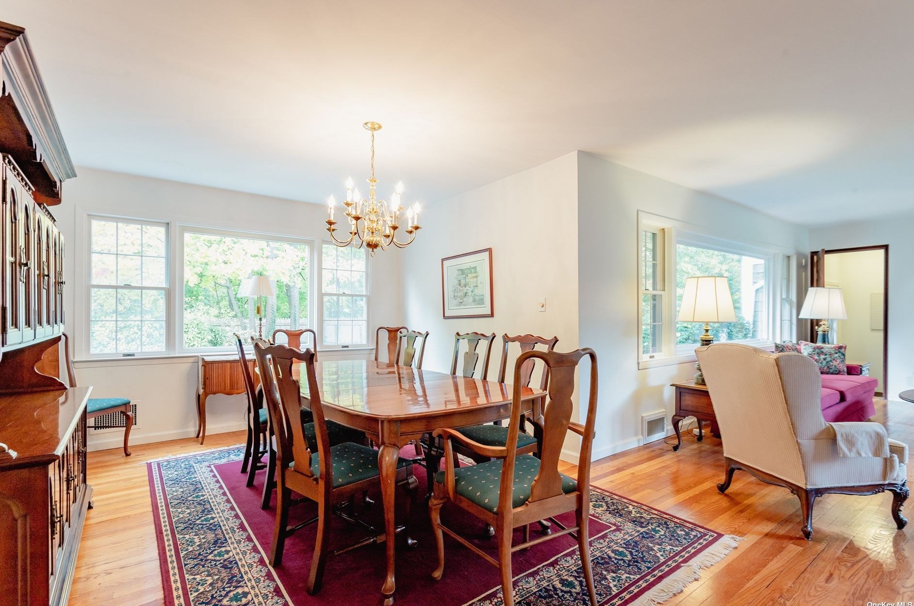 5 Fleetwood Dr, Hunt NY 11743-1332 exterior