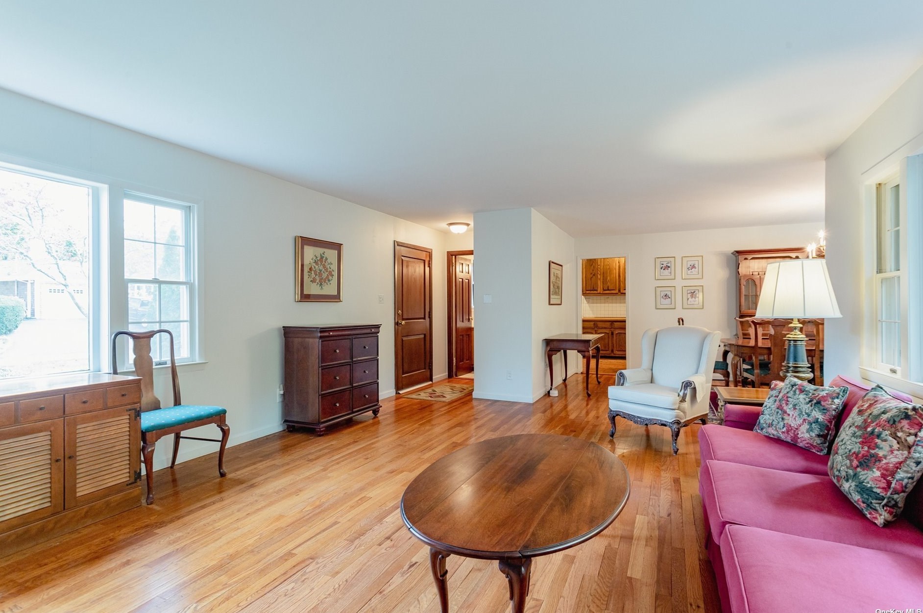 5 Fleetwood Dr, Hunt NY 11743-1332 exterior