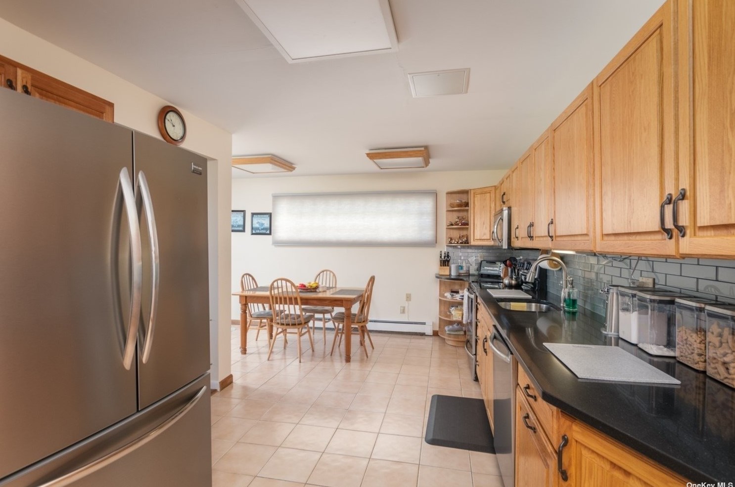 258 Franklin Ave, Barnum Island, NY 11558-1309