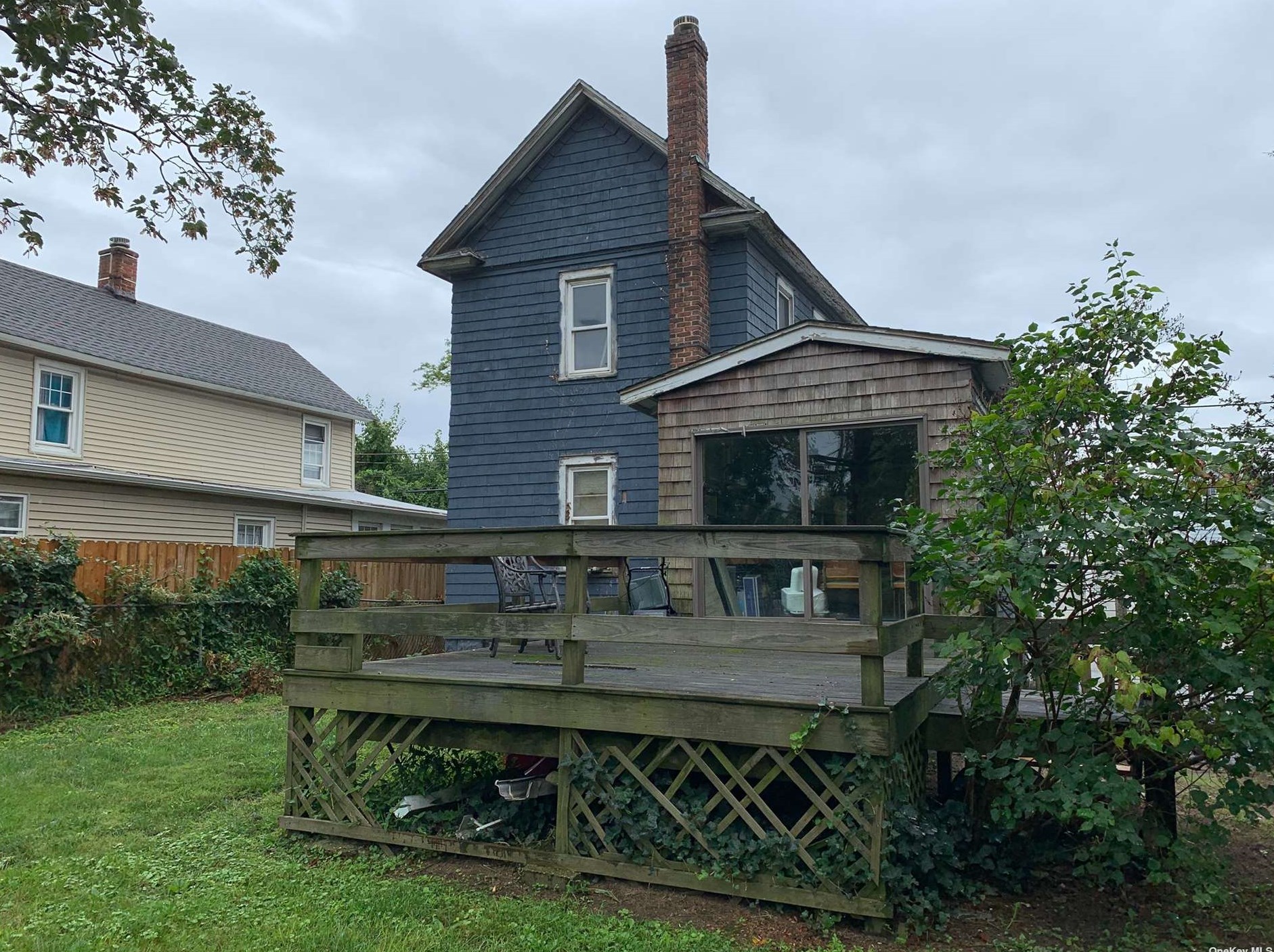 28 Franklin Sq, Freeport, NY 11520-4541