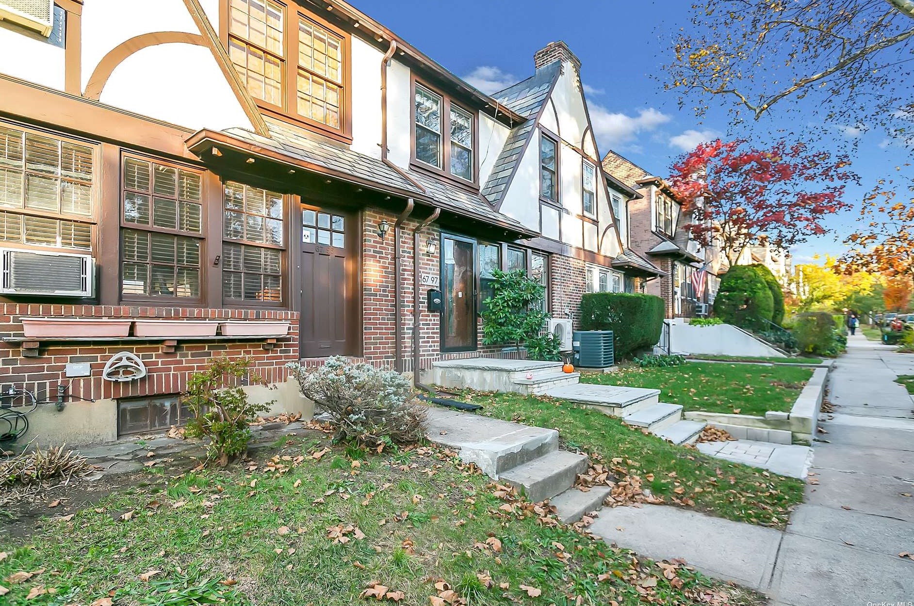 67-95 Dartmouth St, Flushing, NY 11375-5141