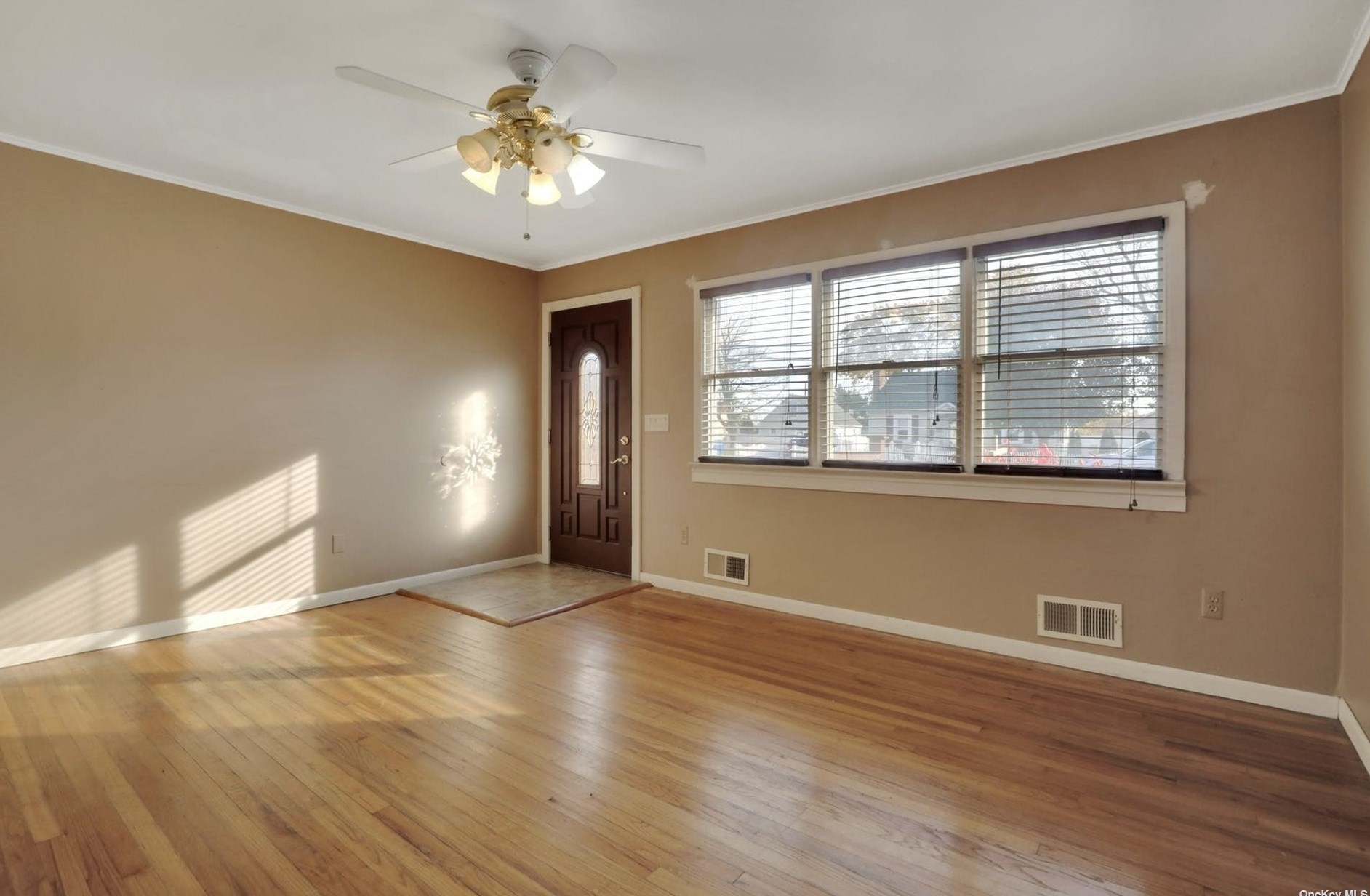 35 Lincoln Rd, Canaan Lake, NY 11772-1728