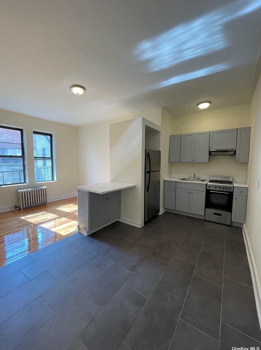 37-47 61st St #2f, Flushing, NY 11377