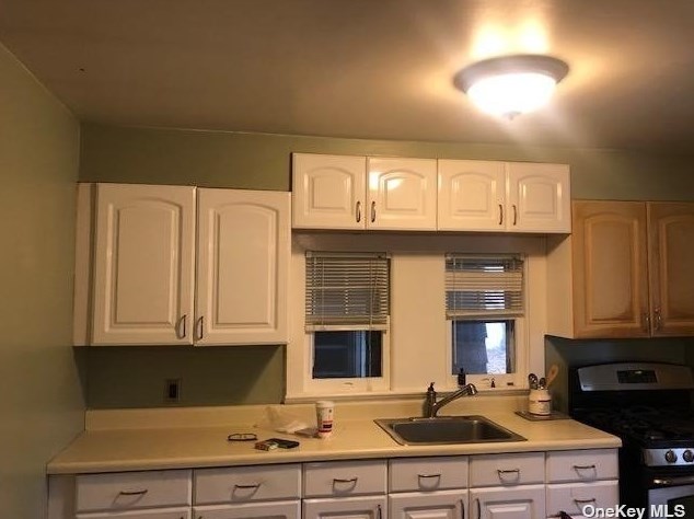 33 Priscilla Ave, Northampton, NY 11901-3811