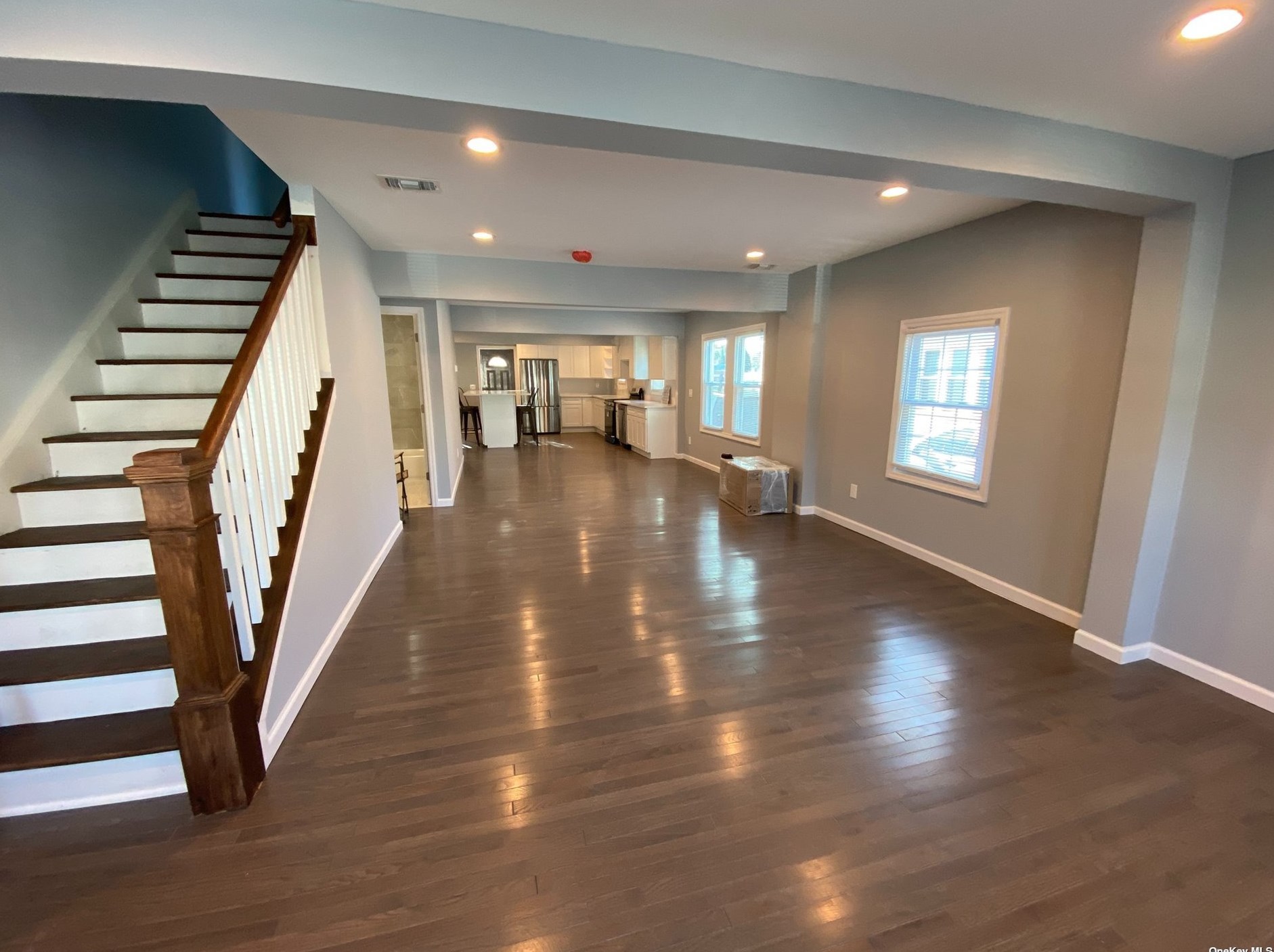 578 Maple St, Hempstead, NY 11552-3341