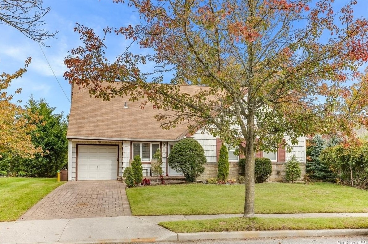 364 Howard Ave, Woodsburgh, NY 11598