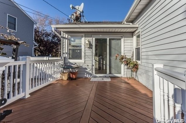 34 Cornell Ave, Hicksville NY 11801-5607 exterior