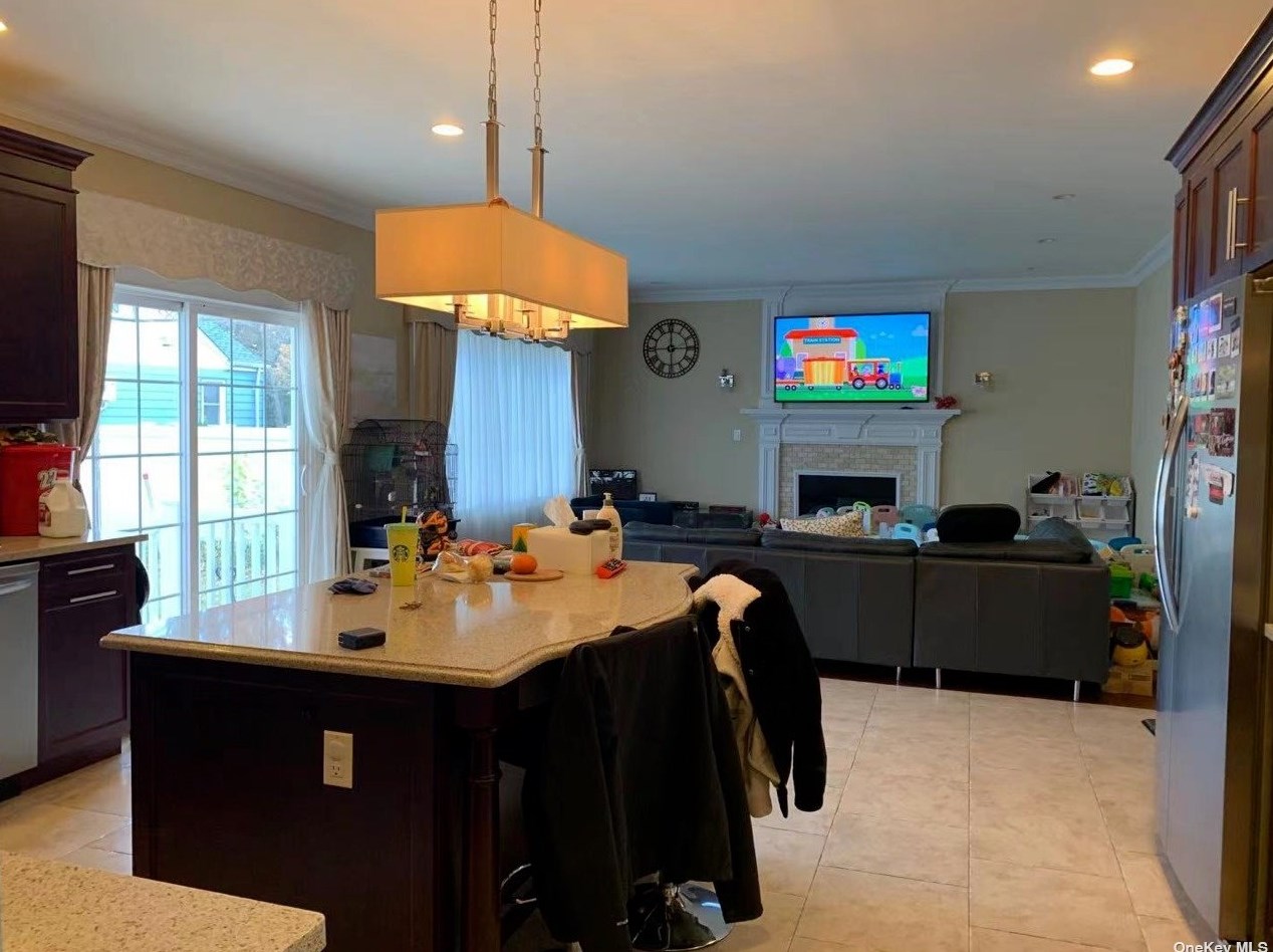 1584 Warren St, Hempstead, NY 11554-2341