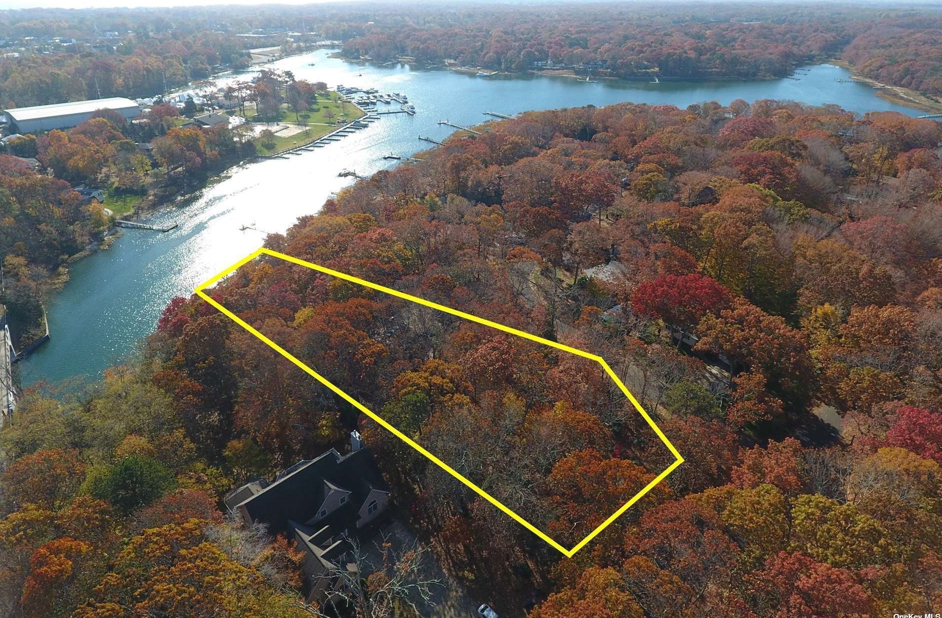 165 Westview Dr, Mattituck, NY 11952-2960
