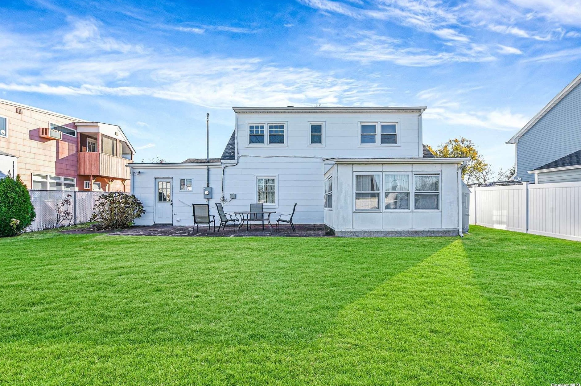 10 Cord Ln, Plainedge, NY 11756-3904