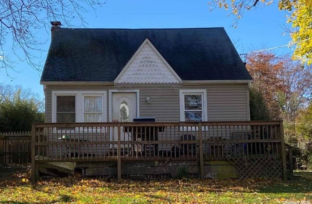 90 Orchid Dr, Old Mastic, NY 11951-5102