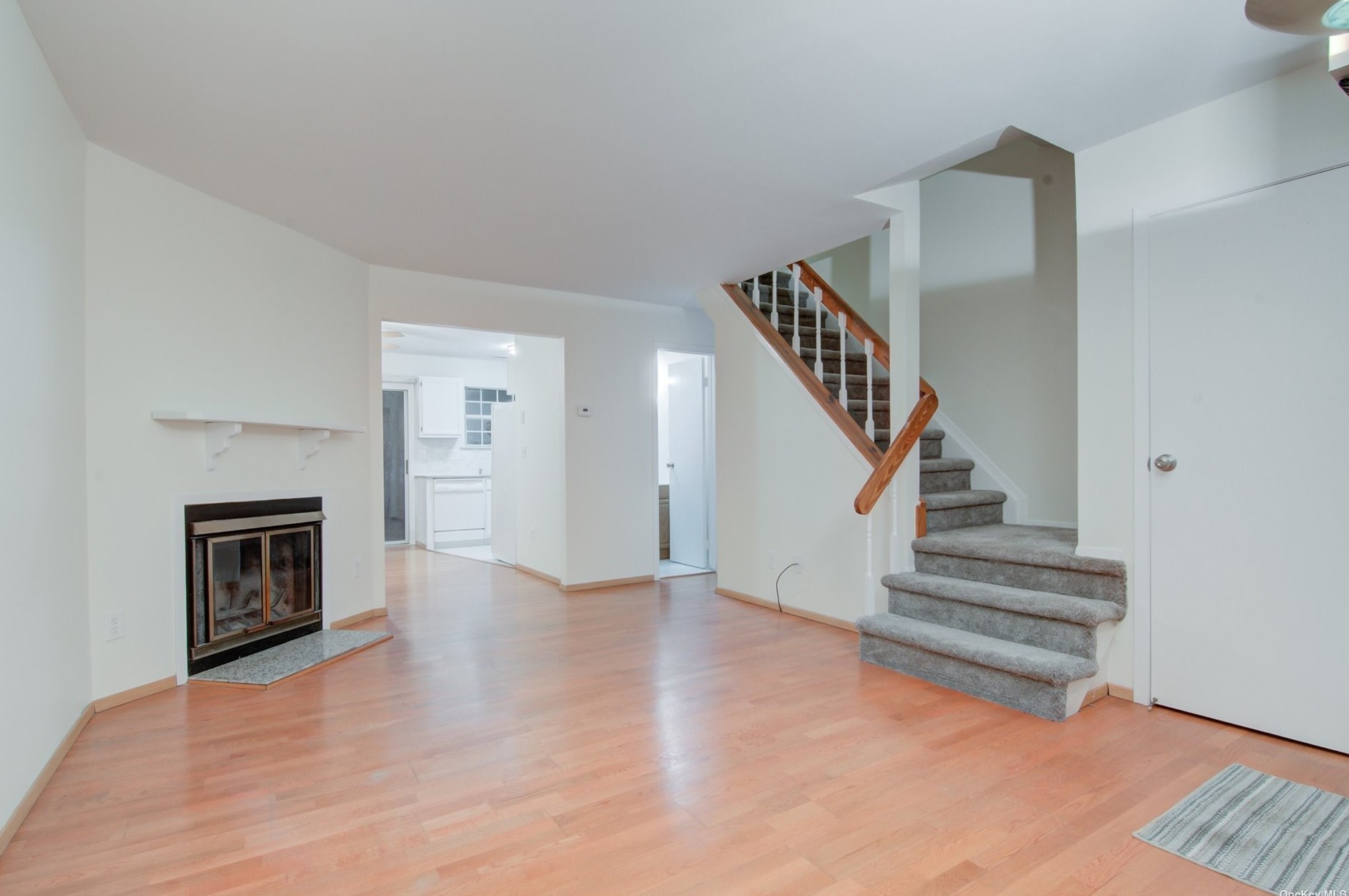 14 Paine Cmns, Yaphank, NY 11980-2024