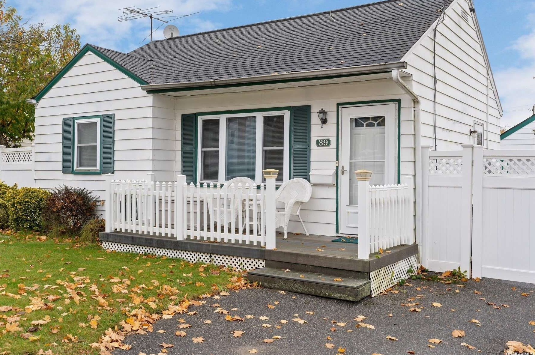 39 Louis Ave, Canaan Lake, NY 11772-1711