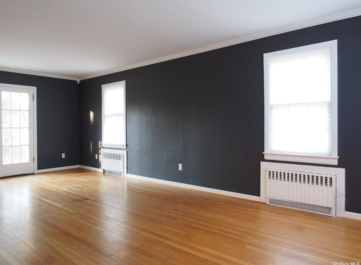 352 N Village Ave, Rockville Centre, NY 11570