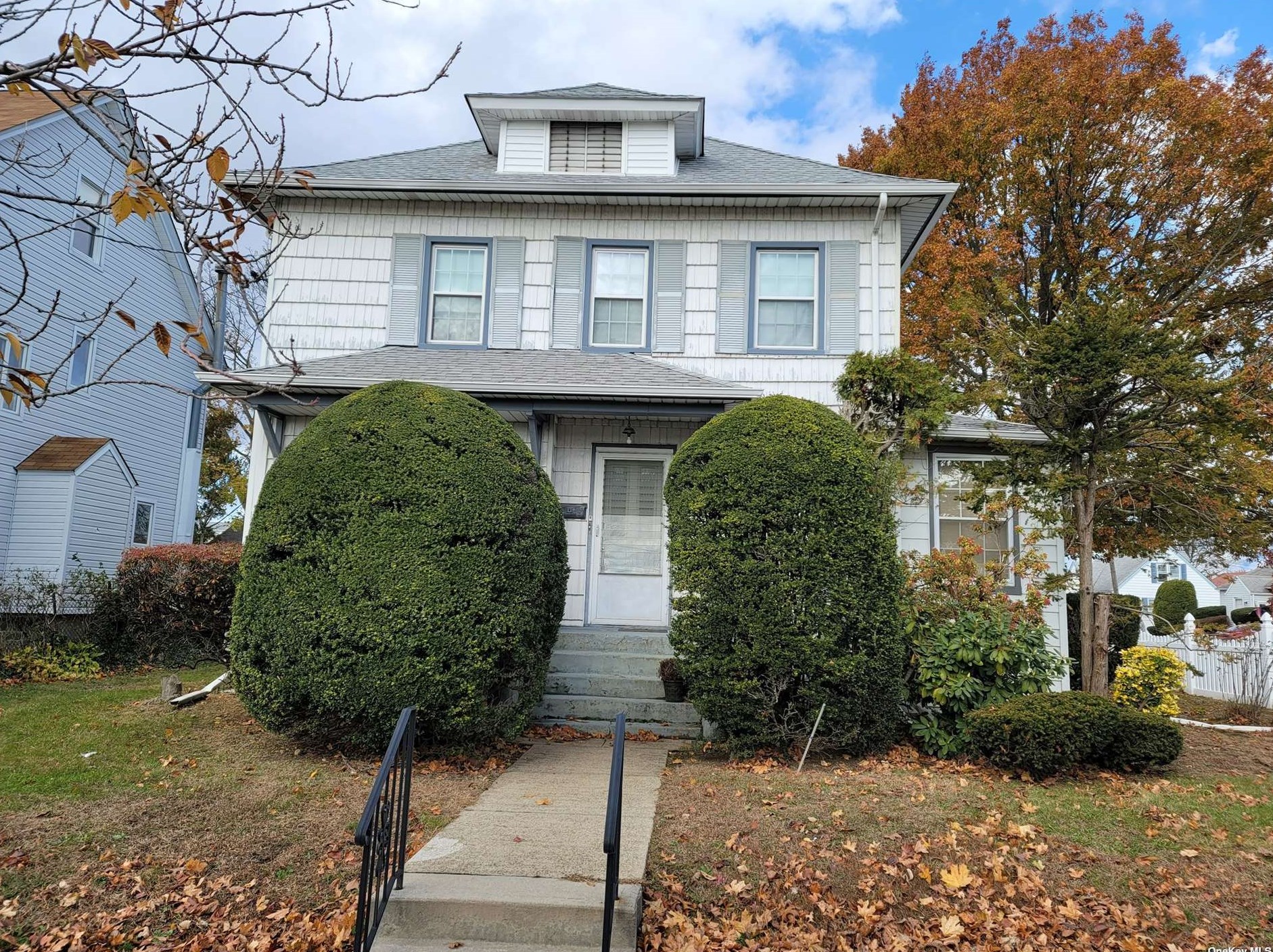 236 Plainview Rd, Hicksville, NY 11801-4344