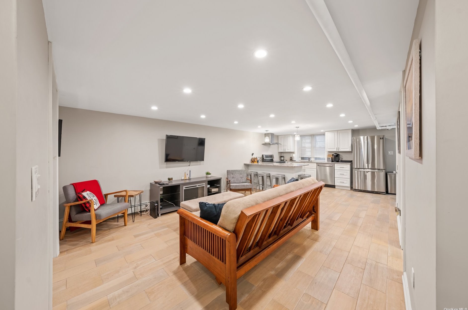 78-18 24th Ave, Flushing, NY 11370-1518