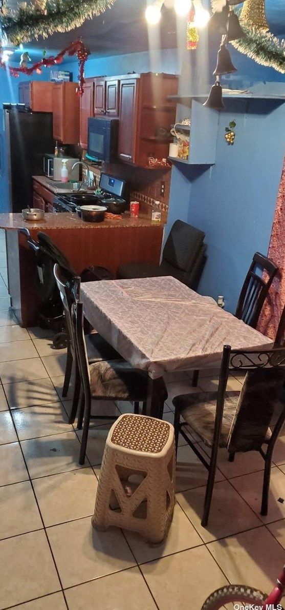 39-21 108th St, Flushing, NY 11368-2523