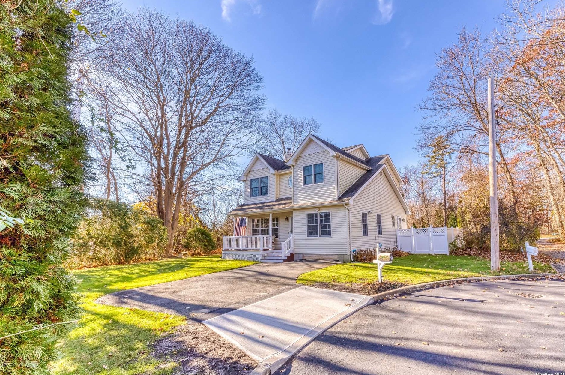 2 Merrick Blvd, East Moriches, NY 11940-1157