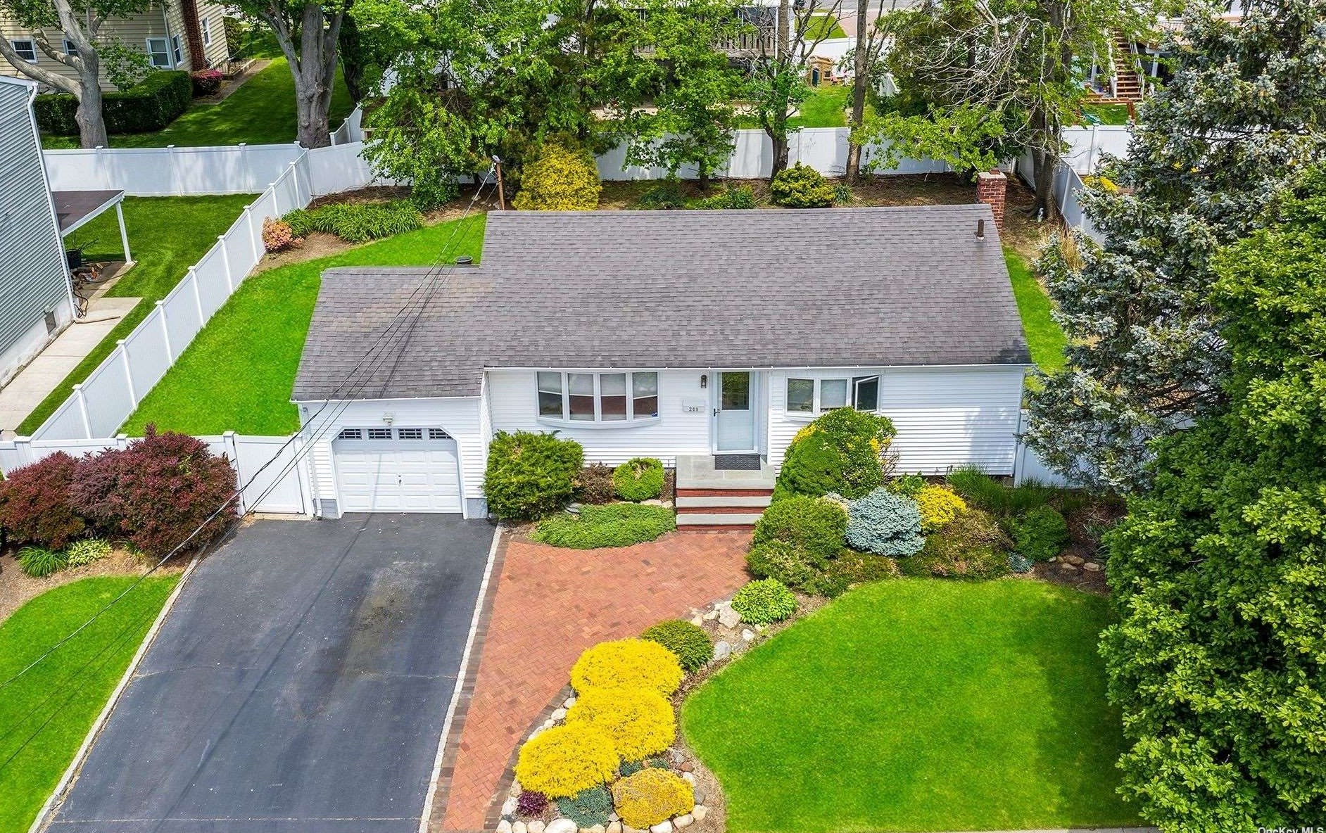 209 Queens Ave, East Massapequa, NY 11758-3106