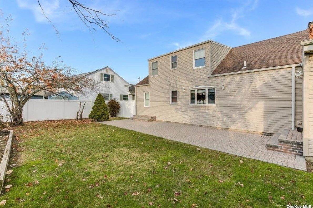 33 Nearwater Ave, East Massapequa NY  11758-8438 exterior