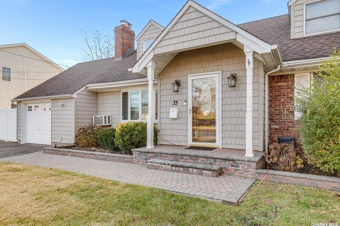 33 Nearwater Ave, East Massapequa NY  11758-8438 exterior
