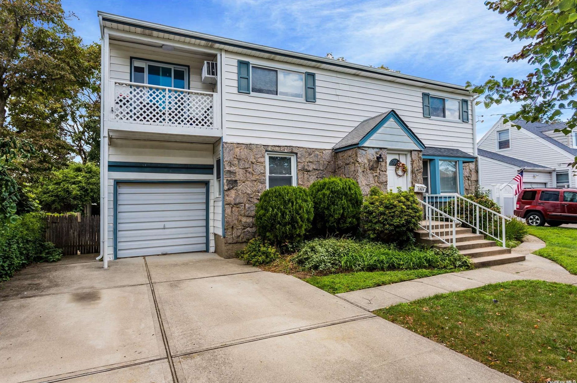 1825 Maurice Ave, Hempstead, NY 11554-1636