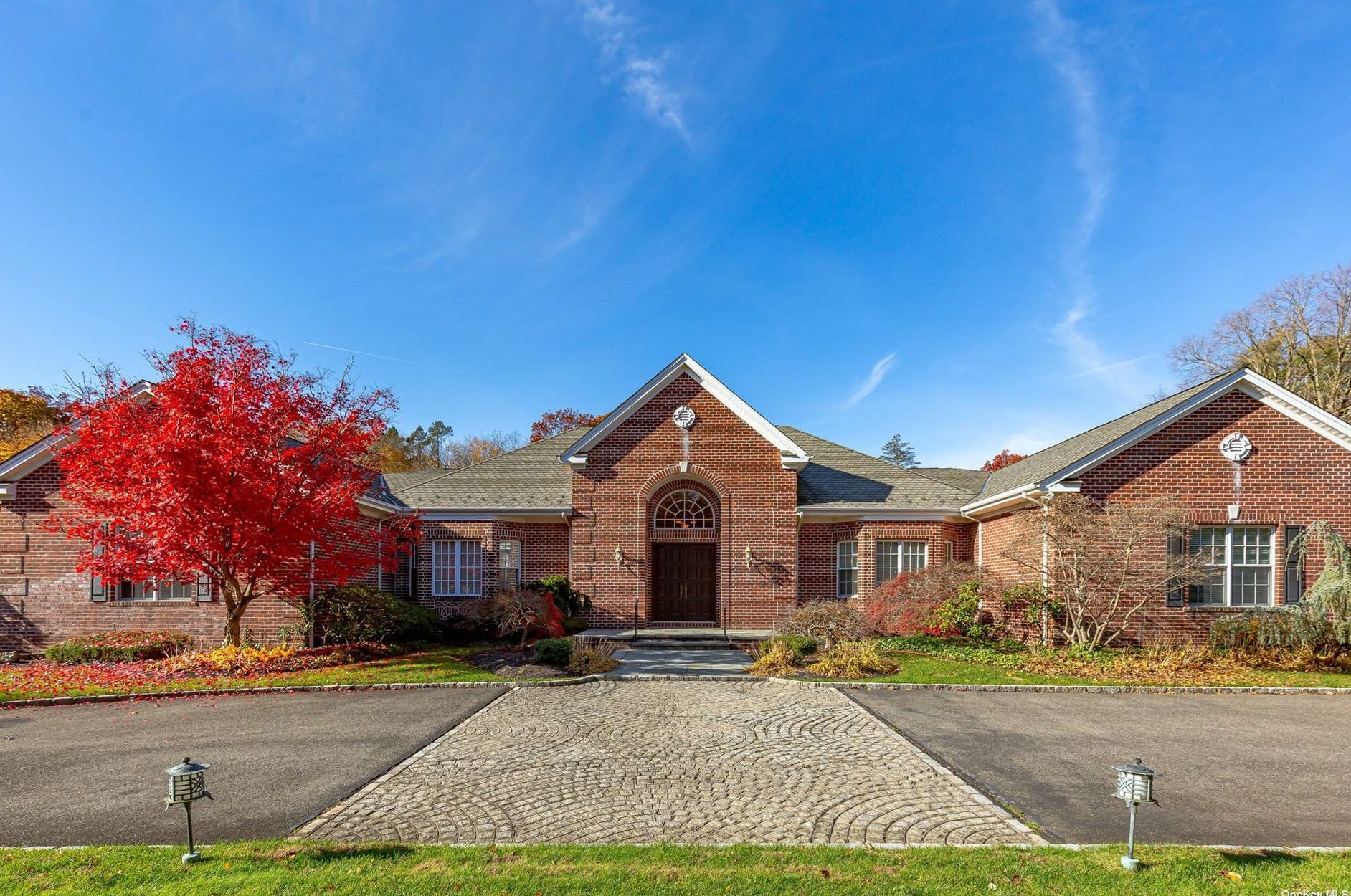 41 Balsar Ct, Syosset, NY 11791-2508