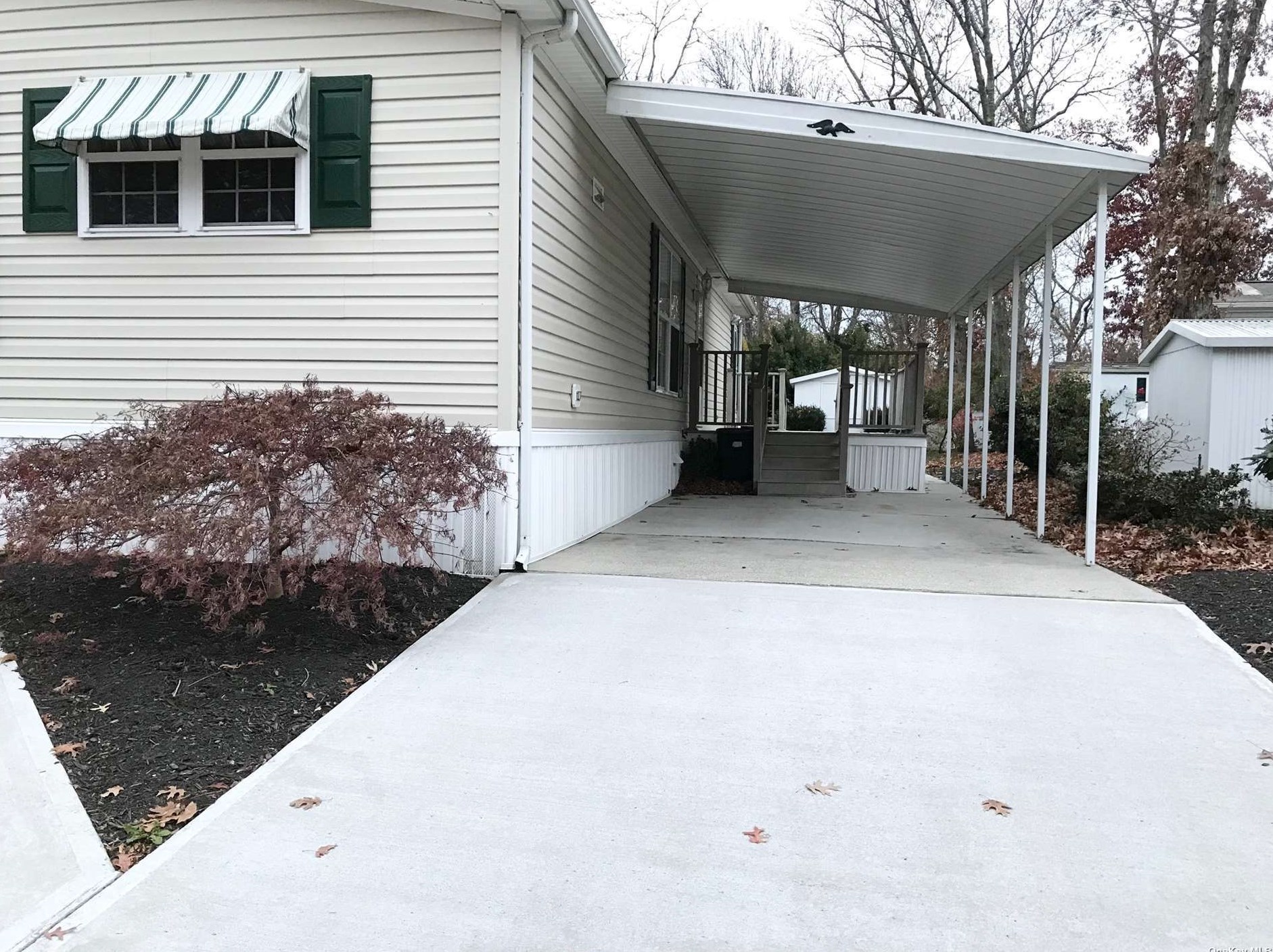 1661-156 Old Country Rd, Northampton, NY 11901-4400