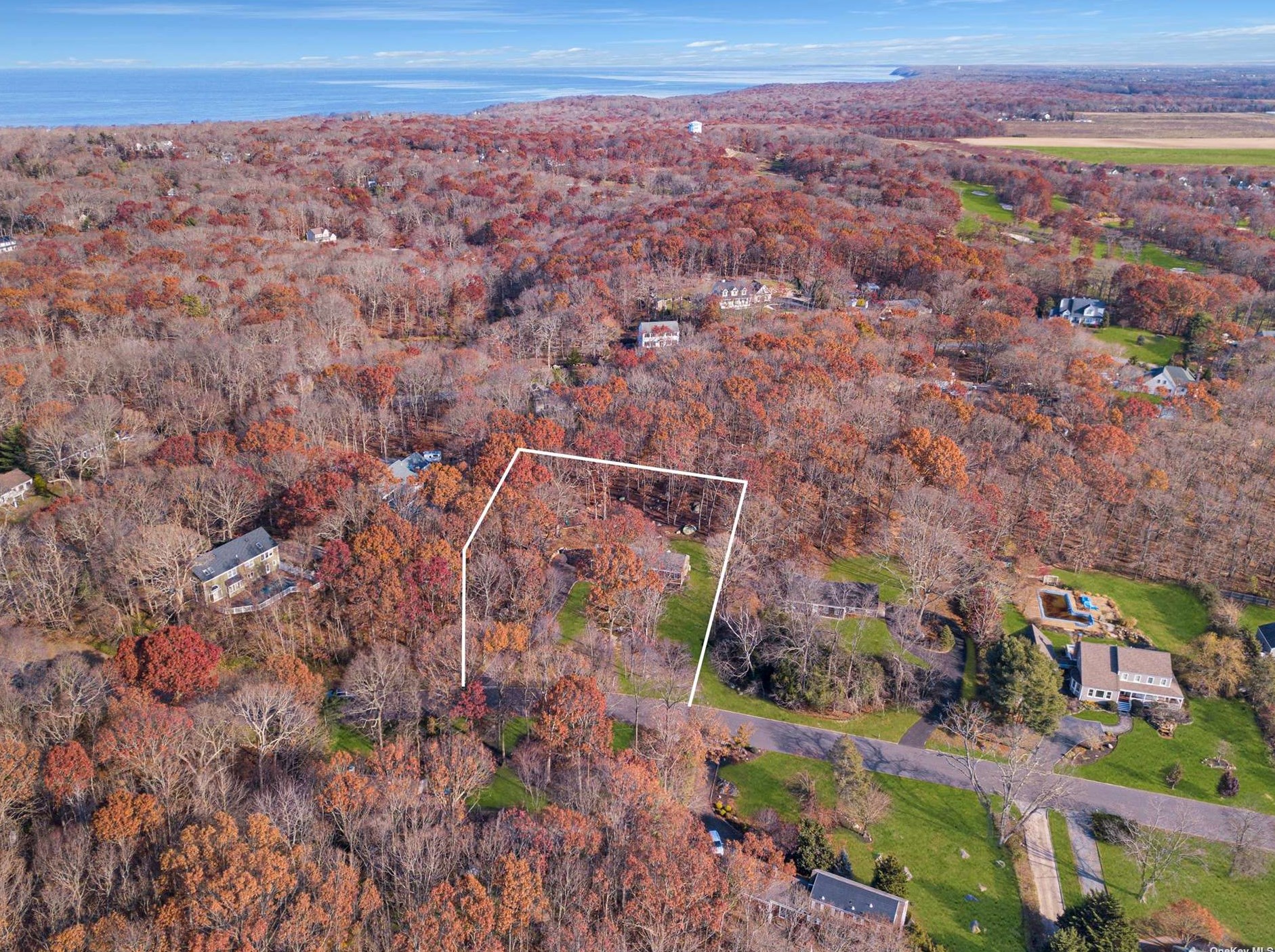 68 Farm Rd, Wildwood, NY 11792-1710