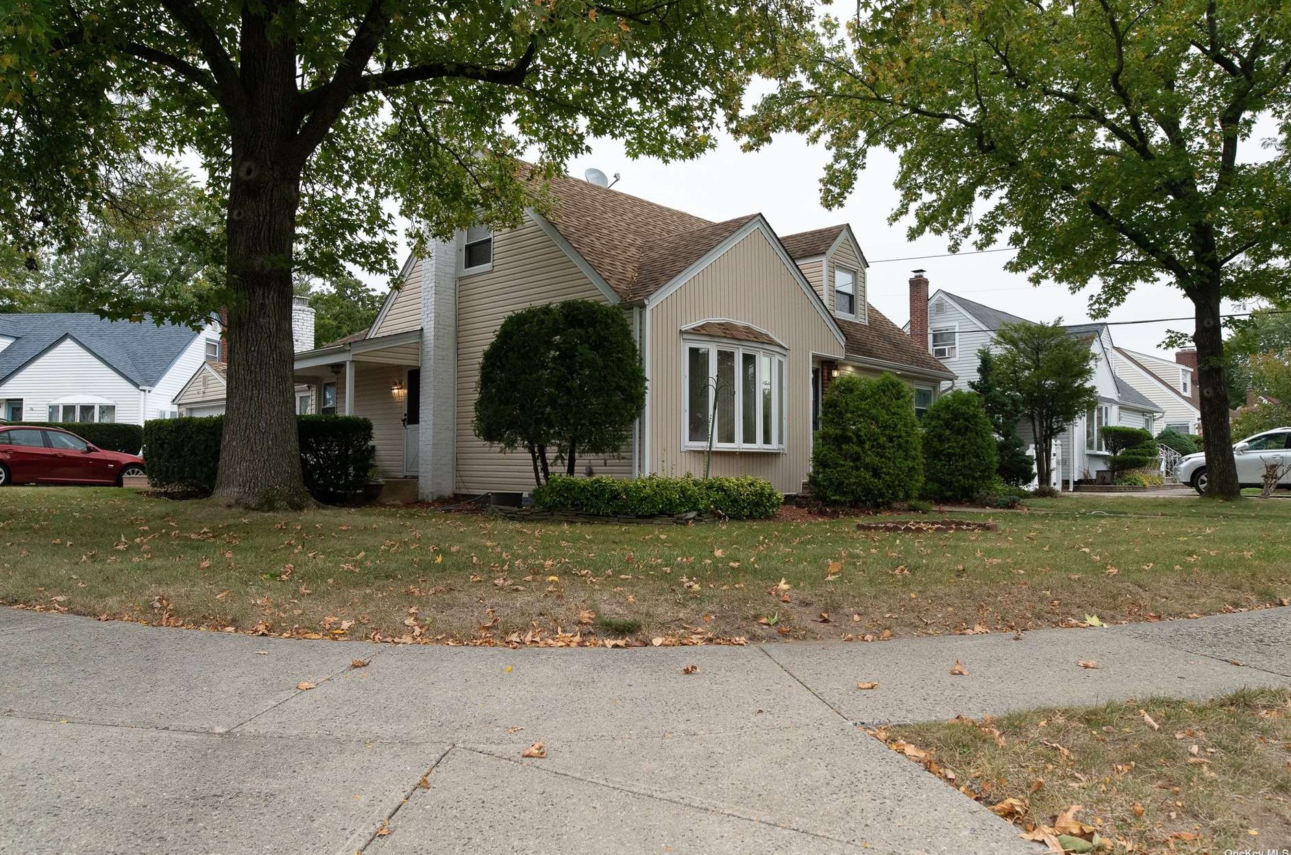 681 Summer Ave, Hempstead, NY 11553-3308