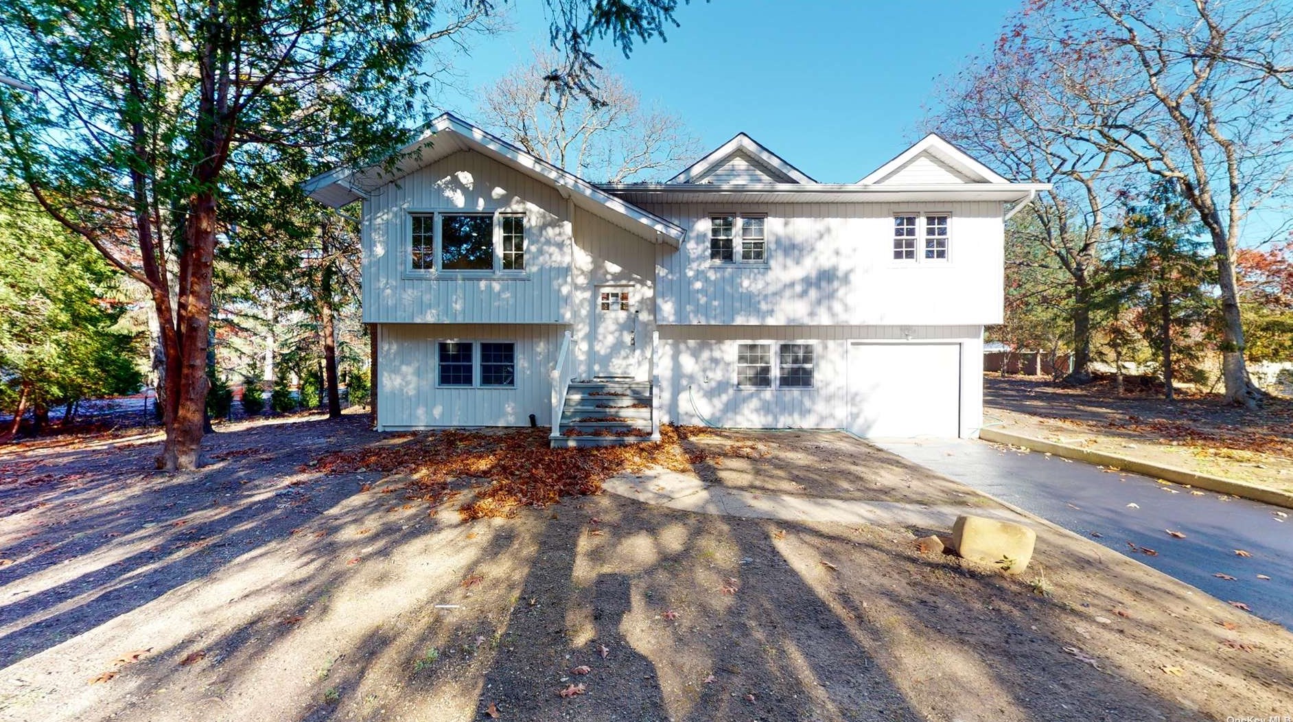 3 Wards Path, Hampton Bays, NY 11946-1914